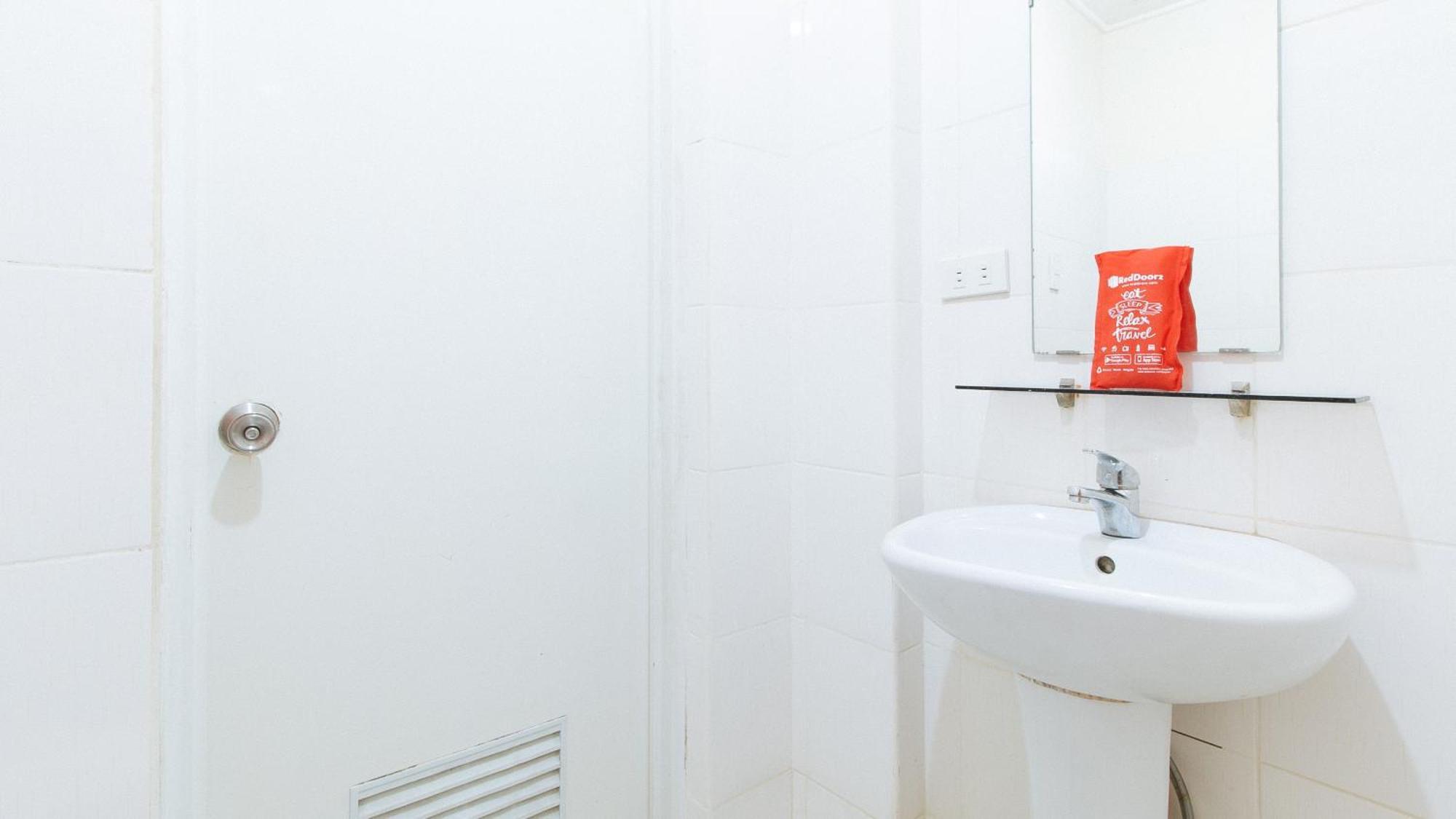 Reddoorz Near Pasay Taft Hotel Buitenkant foto