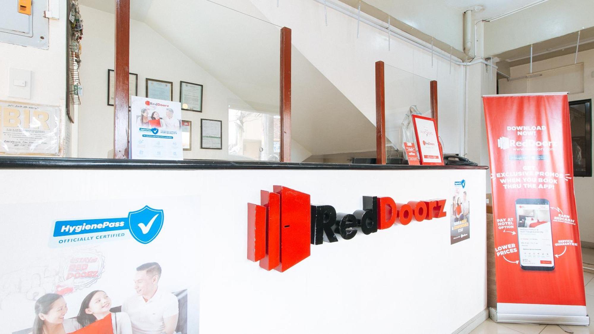 Reddoorz Near Pasay Taft Hotel Buitenkant foto